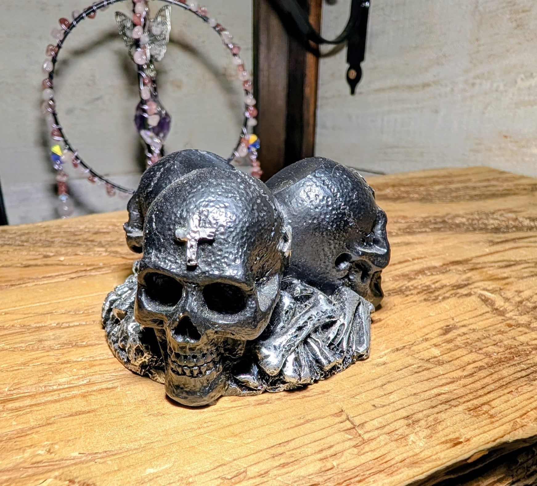Sphere Stand Skulls