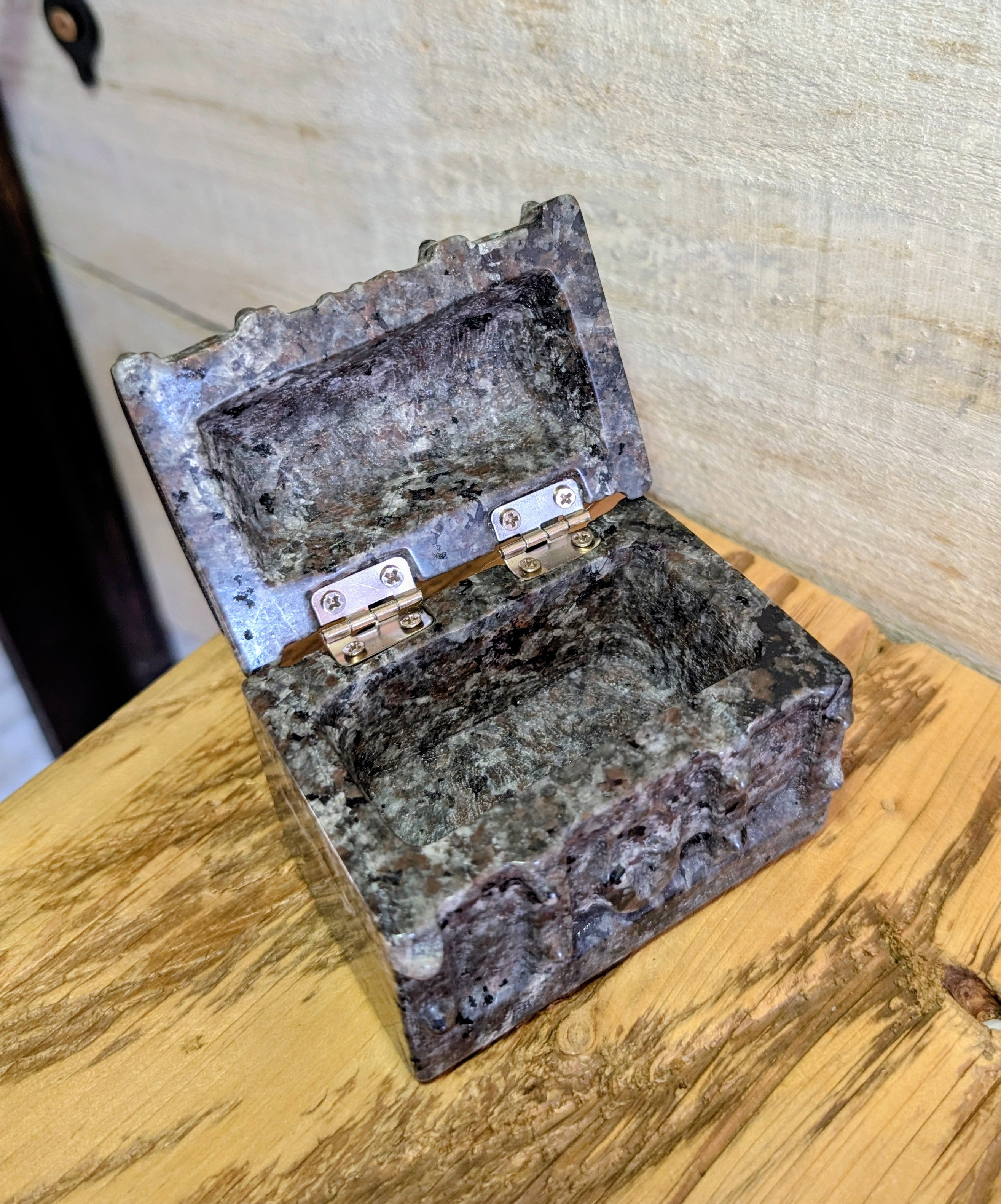 Canadian Flame Stone, Yooperlite Treasure Chest