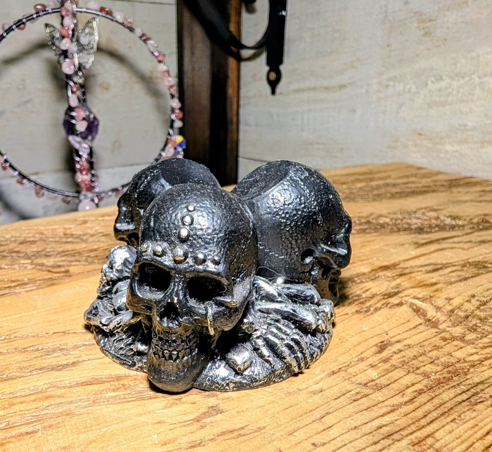 Sphere Stand Skulls